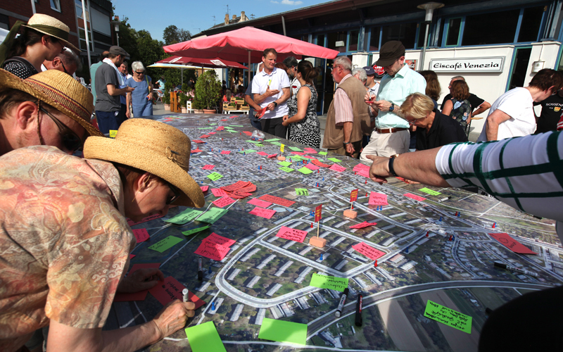 Infomarkt SOZIALE STADT Sossenheim am 24.06.2019, © Stadtberatung Dr. Sven Fries