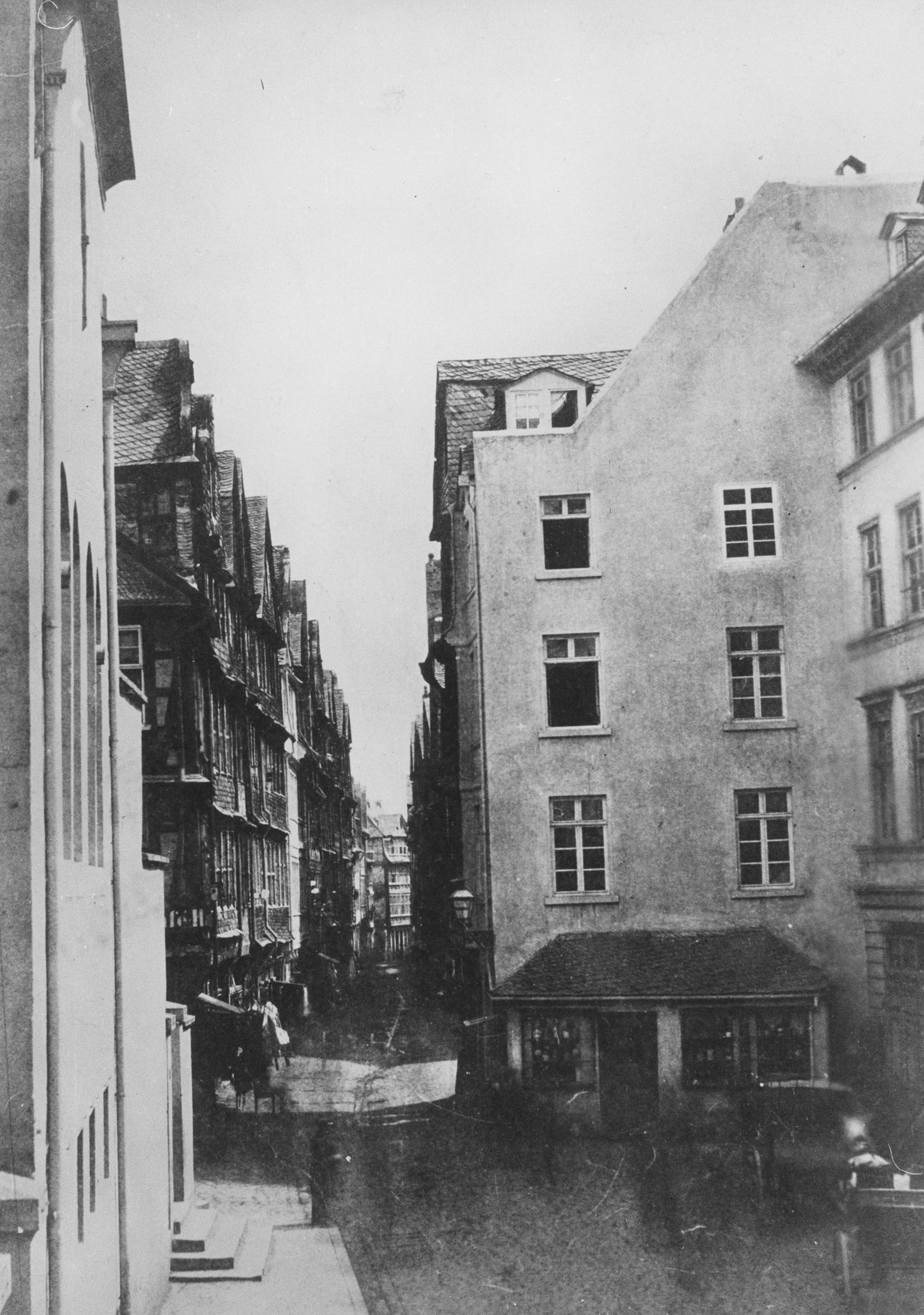 View of the south section of the Judengasse with the old synagogue prior to its demolition in 1855 1855  © Institut für Stadtgeschichte