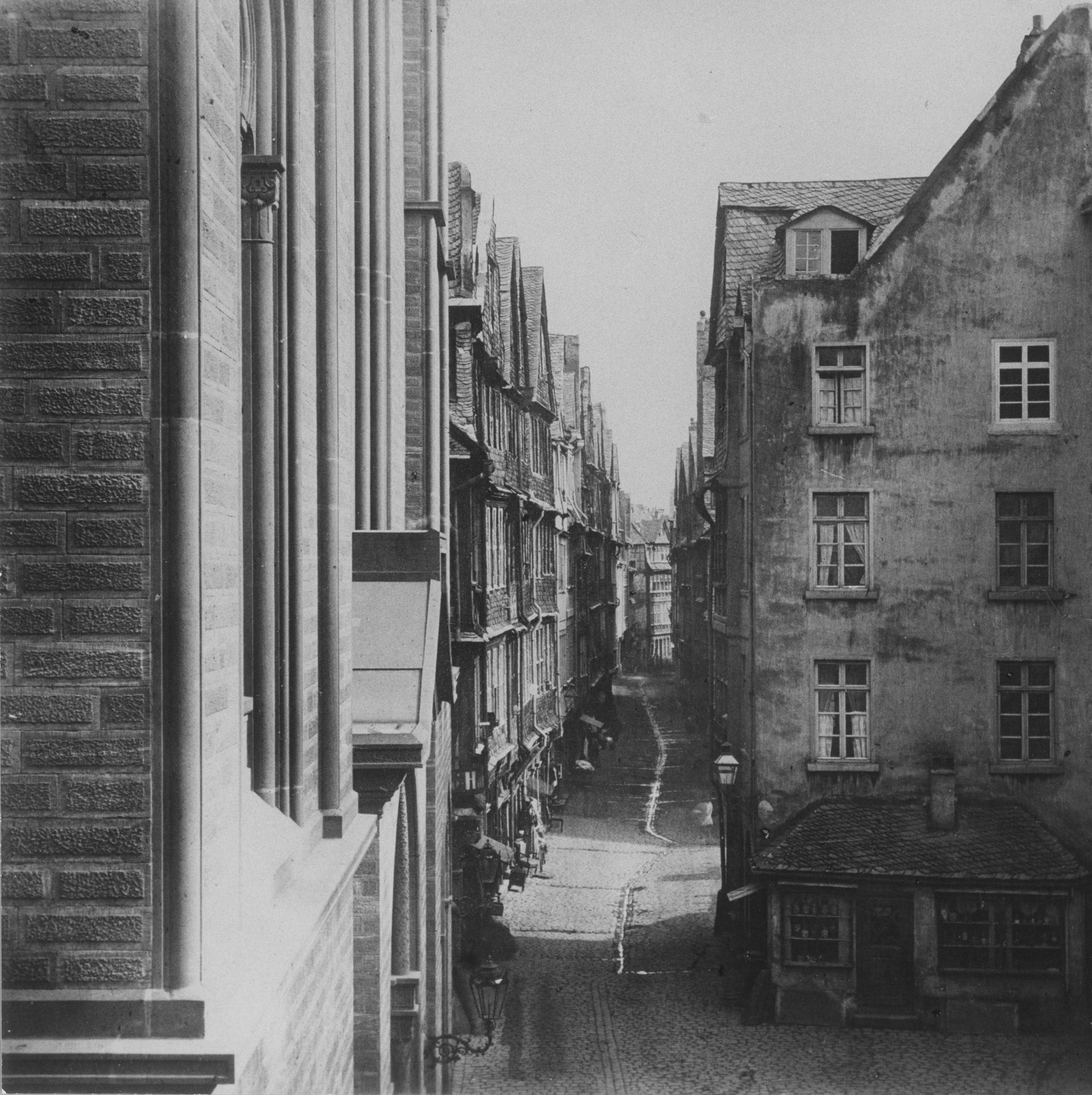 View of the south section of the Judengasse as well as of the new Central Synagogue 1865  © Institut für Stadtgeschichte 
