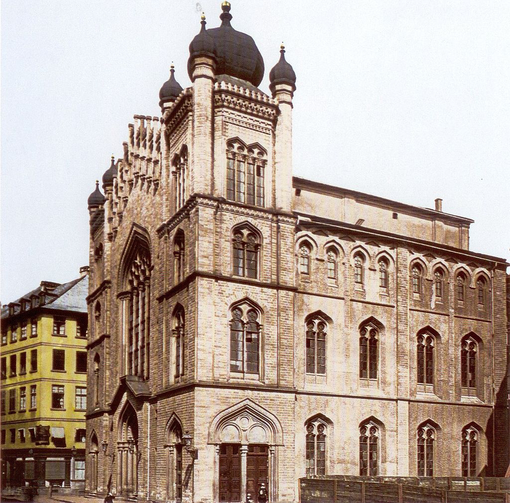 Blick in die südliche Judengasse sowie auf die neue Hauptsynagoge 1865 © Institut für Stadtgeschichte 