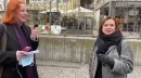 Erste digitale Bereisung: Carola Scholz (Städtebaubeirat) und Andrea Jürges (DAM) vor der Kleinmarkthalle
