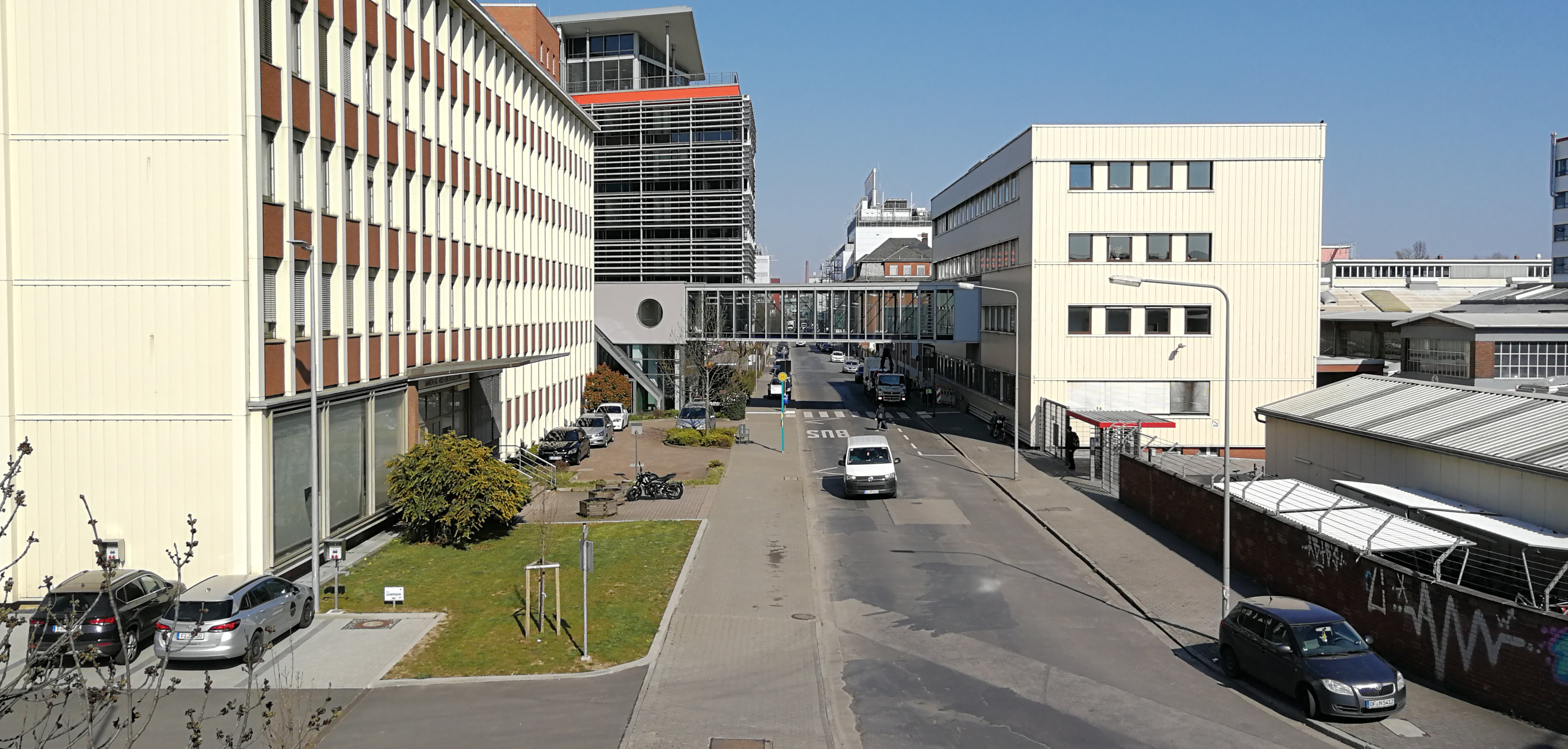 Östlich A661 - Hanauer Landstraße/Peter-Behrens-Straße