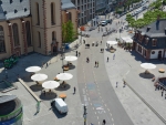 Sonnenschirme schaffen Schatten auf der Hauptwache, &copy; Stadtplanungsamt Stadt Frankfurt am Main 
