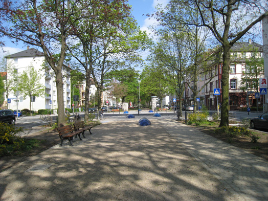 Neugestaltung Frankenallee an der Kreuzung Schwalbacher Straße, Foto: Ipach Landschaftsarchitekten, © Stadtplanungsamt Stadt Frankfurt am Main